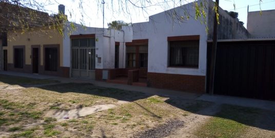 MUY LINDA CASA SOBRE AV. GRAL. PAZ
